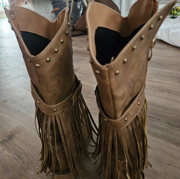 Fringed Tan Leather Boots - Picture 2 of 3